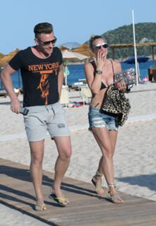 Ilary Blasi feet photo thumbnail