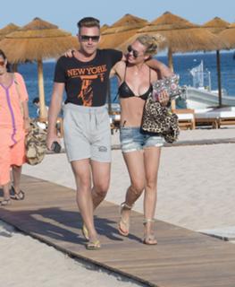 Ilary Blasi feet photo thumbnail