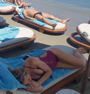 Ilary Blasi feet photo thumbnail