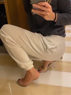 Ilary Blasi feet photo thumbnail
