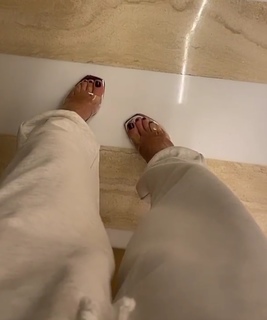 Ilary Blasi feet photo thumbnail