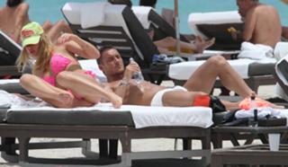 Ilary Blasi feet photo thumbnail