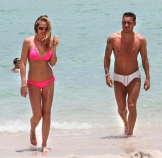 Ilary Blasi feet photo thumbnail
