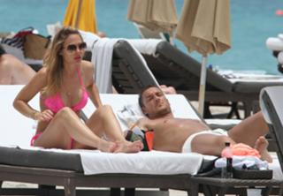 Ilary Blasi feet photo thumbnail