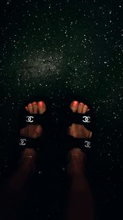 Ilary Blasi feet photo thumbnail