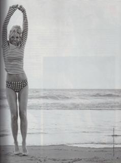 Ilary Blasi feet photo thumbnail