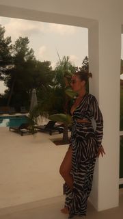 Ilary Blasi feet photo thumbnail