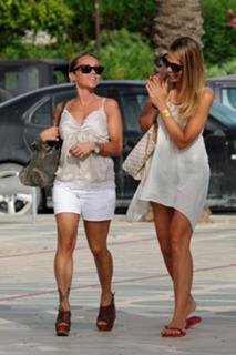 Ilary Blasi feet photo thumbnail