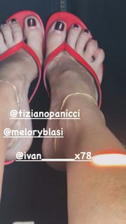 Ilary Blasi feet photo 2