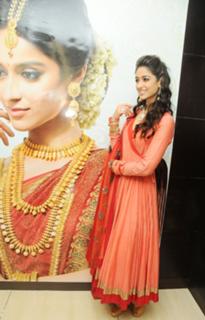 Ileana D'Cruz feet photo thumbnail