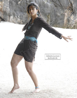 Ileana D'Cruz feet photo thumbnail