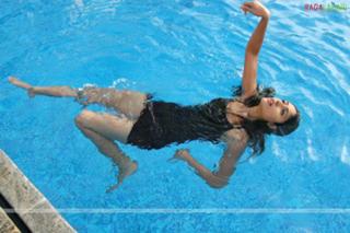 Ileana D'Cruz feet photo thumbnail