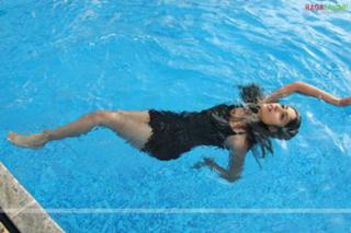 Ileana D'Cruz feet photo thumbnail