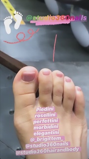 Ilenia Lazzarin feet photo 8
