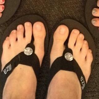 Iliza Shlesinger feet photo thumbnail