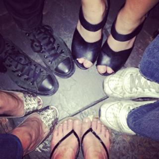 Iliza Shlesinger feet photo thumbnail