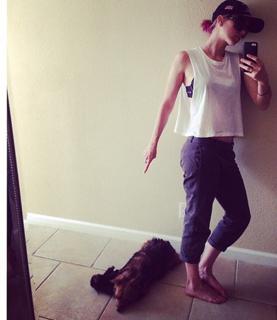 Iliza Shlesinger feet photo thumbnail