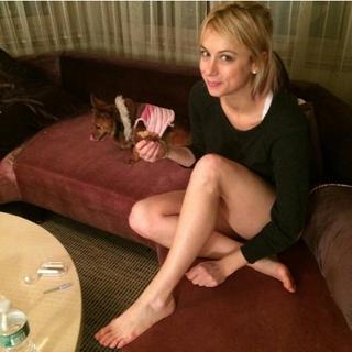 Iliza Shlesinger feet photo thumbnail