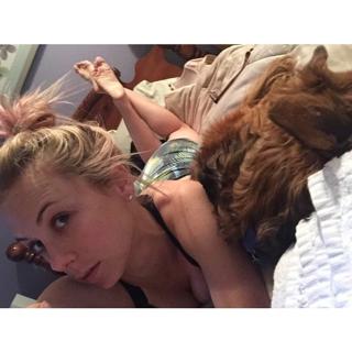 Iliza Shlesinger feet photo thumbnail