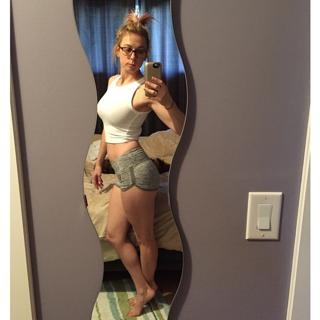 Iliza Shlesinger feet photo thumbnail