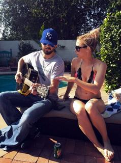 Iliza Shlesinger feet photo thumbnail