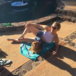 Iliza Shlesinger feet photo thumbnail