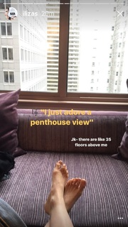 Iliza Shlesinger feet photo thumbnail