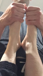 Iliza Shlesinger feet photo thumbnail