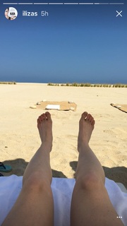Iliza Shlesinger feet photo thumbnail