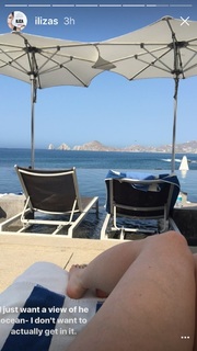 Iliza Shlesinger feet photo thumbnail