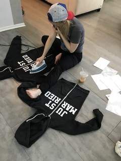 Iliza Shlesinger feet photo thumbnail