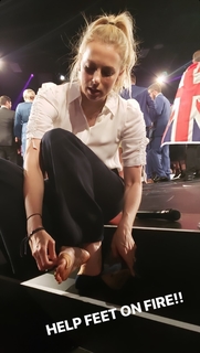 Iliza Shlesinger feet photo thumbnail
