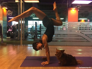 Iliza Shlesinger feet photo thumbnail