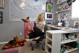 Iliza Shlesinger feet photo thumbnail