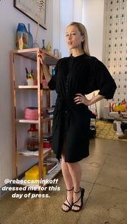 Iliza Shlesinger feet photo thumbnail