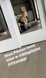 Iliza Shlesinger feet photo thumbnail