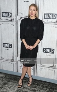 Iliza Shlesinger feet photo thumbnail