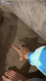 Iliza Shlesinger feet photo thumbnail
