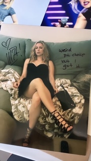Iliza Shlesinger feet photo thumbnail