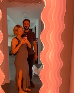 Iliza Shlesinger feet photo thumbnail