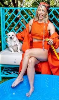 Iliza Shlesinger feet photo thumbnail