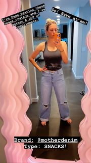 Iliza Shlesinger feet photo thumbnail