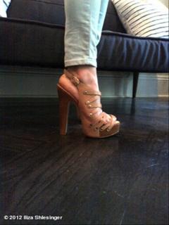 Iliza Shlesinger feet photo thumbnail
