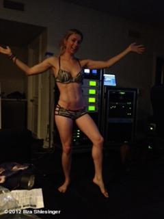 Iliza Shlesinger feet photo thumbnail