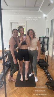 Iliza Shlesinger feet photo thumbnail