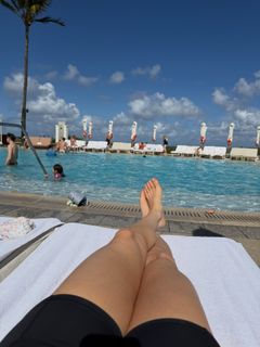 Iliza Shlesinger feet photo 1