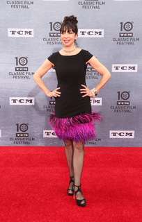 Illeana Douglas feet photo 4