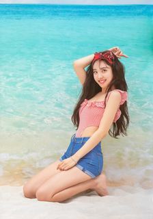 Im Nayeon feet photo thumbnail