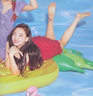 Im Nayeon feet photo thumbnail