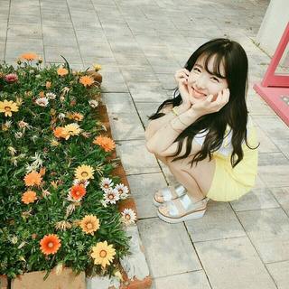 Im Nayeon feet photo thumbnail
